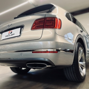 Bentley Bentayga W12 Signature 2018r - obrazek 12