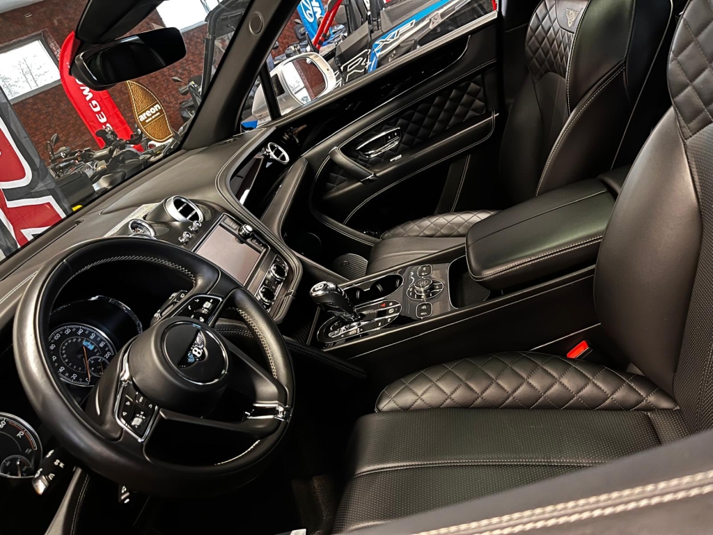 Bentley Bentayga W12 Signature 2018r