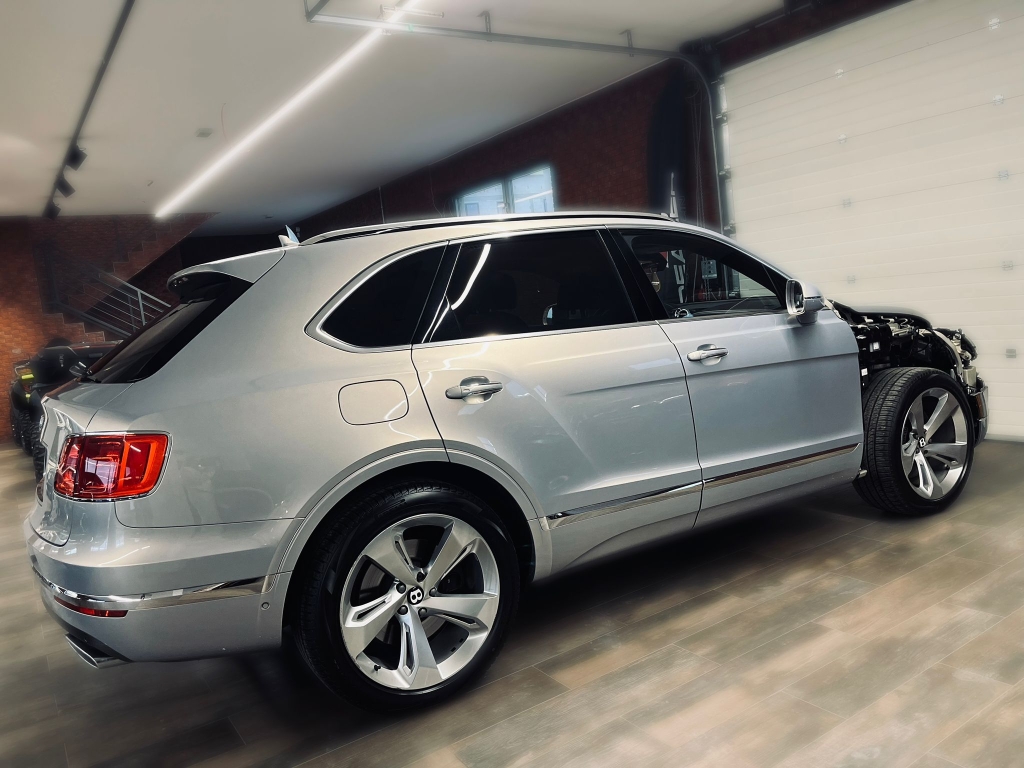 Bentley Bentayga W12 Signature 2018r