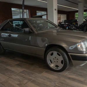 Mercedes-Benz 300 CE Coupe - obrazek 4