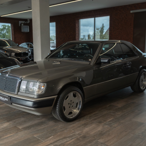 Mercedes-Benz 300 CE Coupe - obrazek 3
