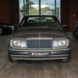 Mercedes-Benz 300 CE Coupe - obrazek 2