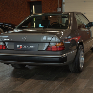 Mercedes-Benz 300 CE Coupe - obrazek 6