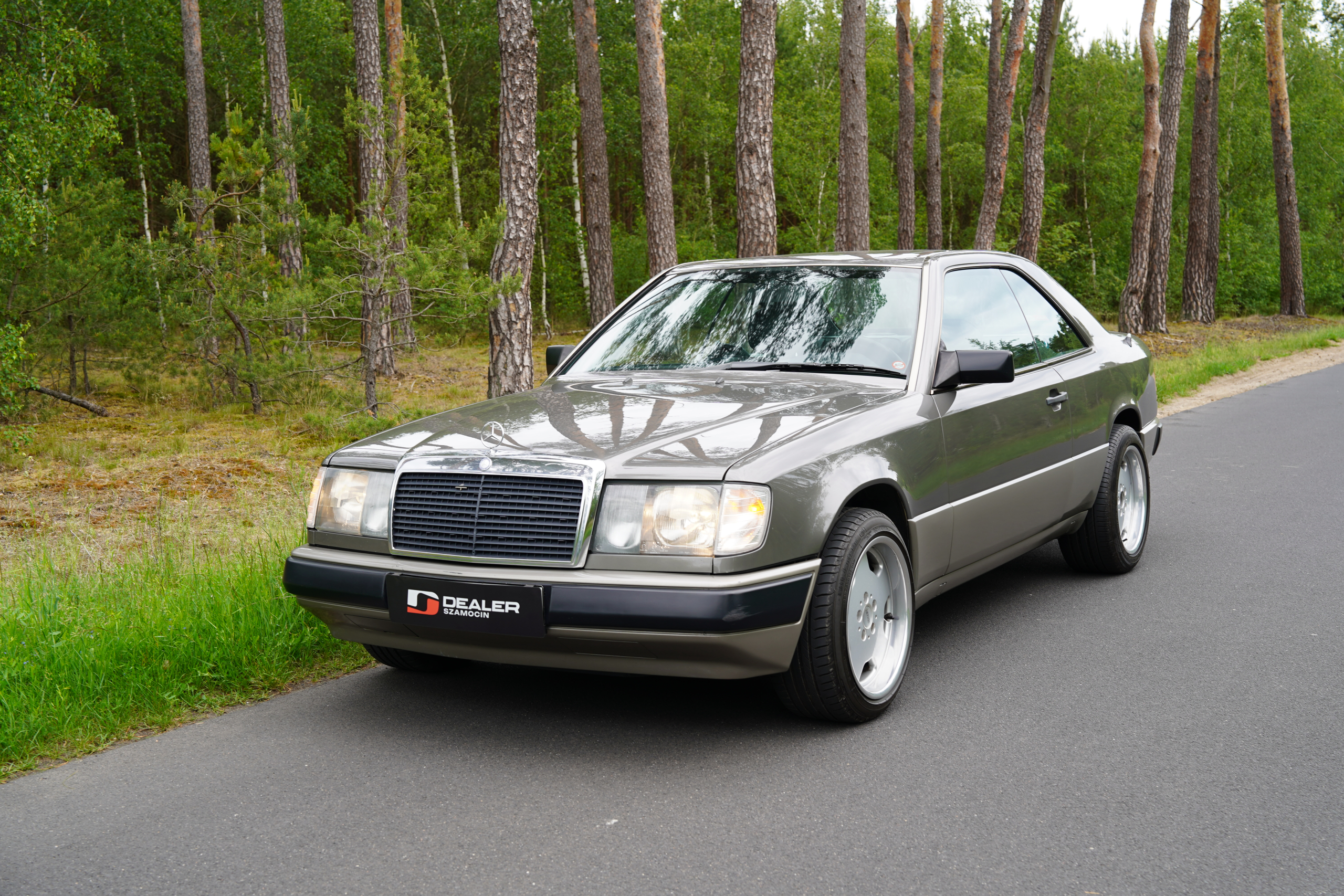 Mercedes-Benz 300 CE Coupe - obrazek 4