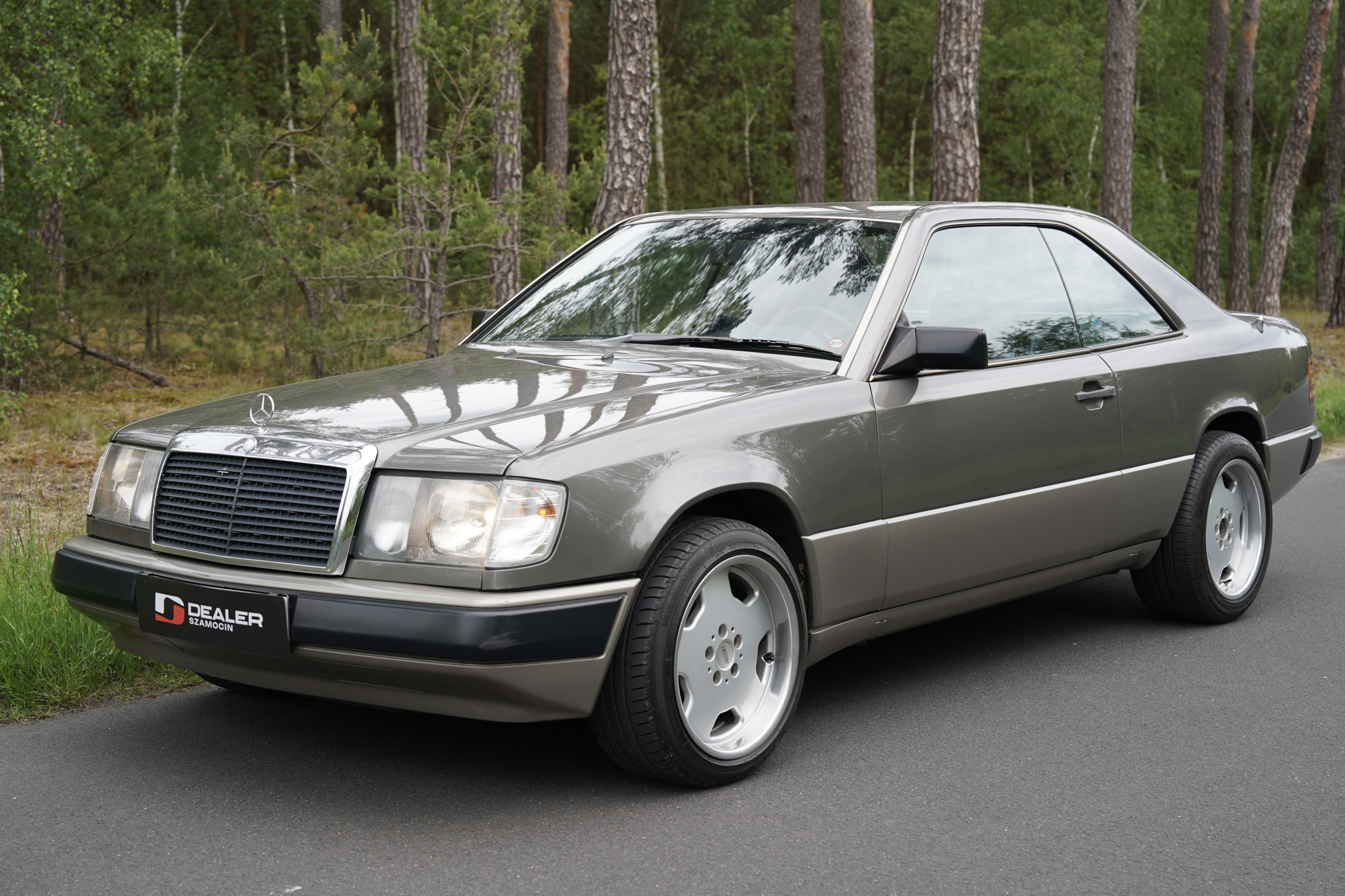 Mercedes-Benz 300 CE Coupe - obrazek 7