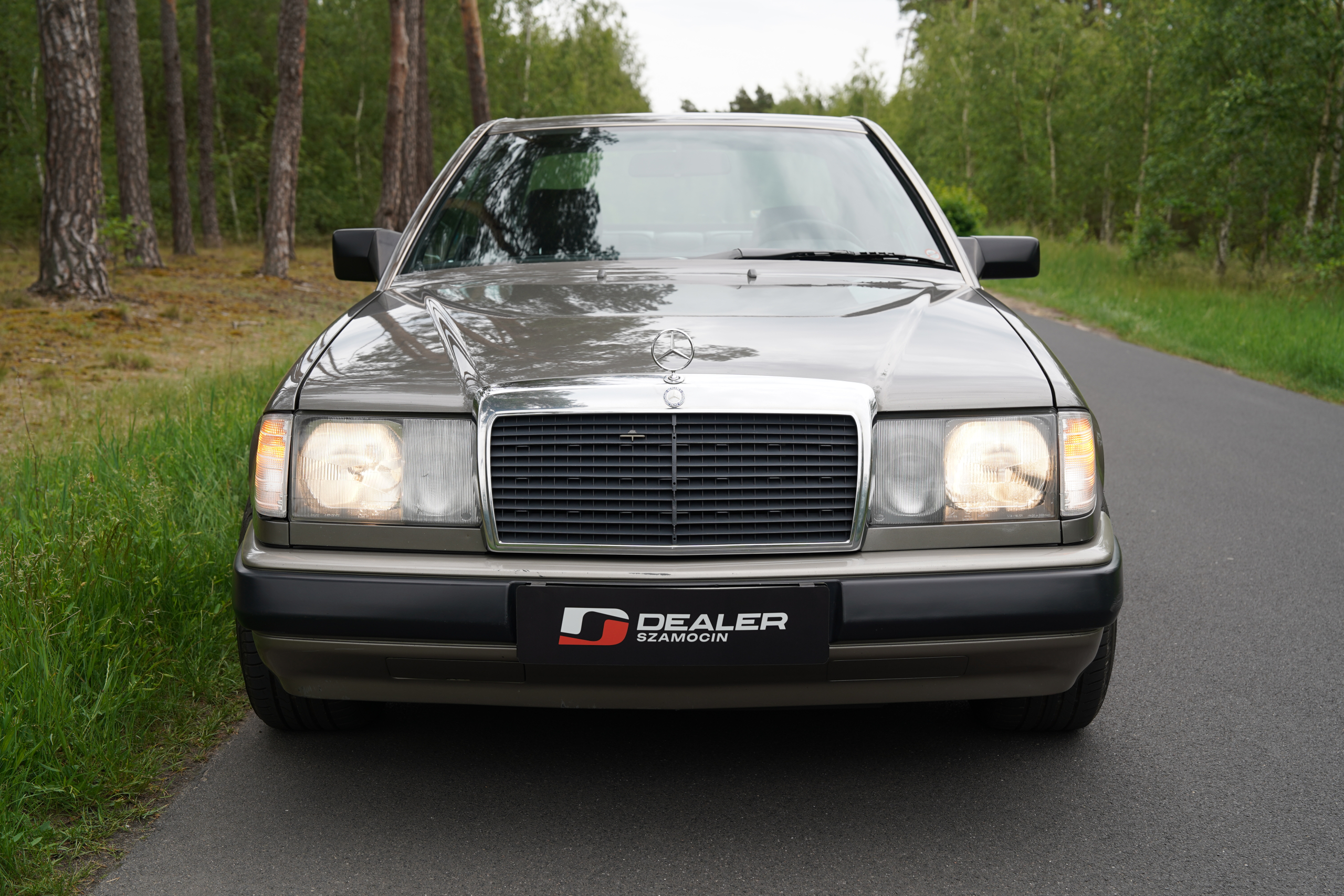 Mercedes-Benz 300 CE Coupe - obrazek 3