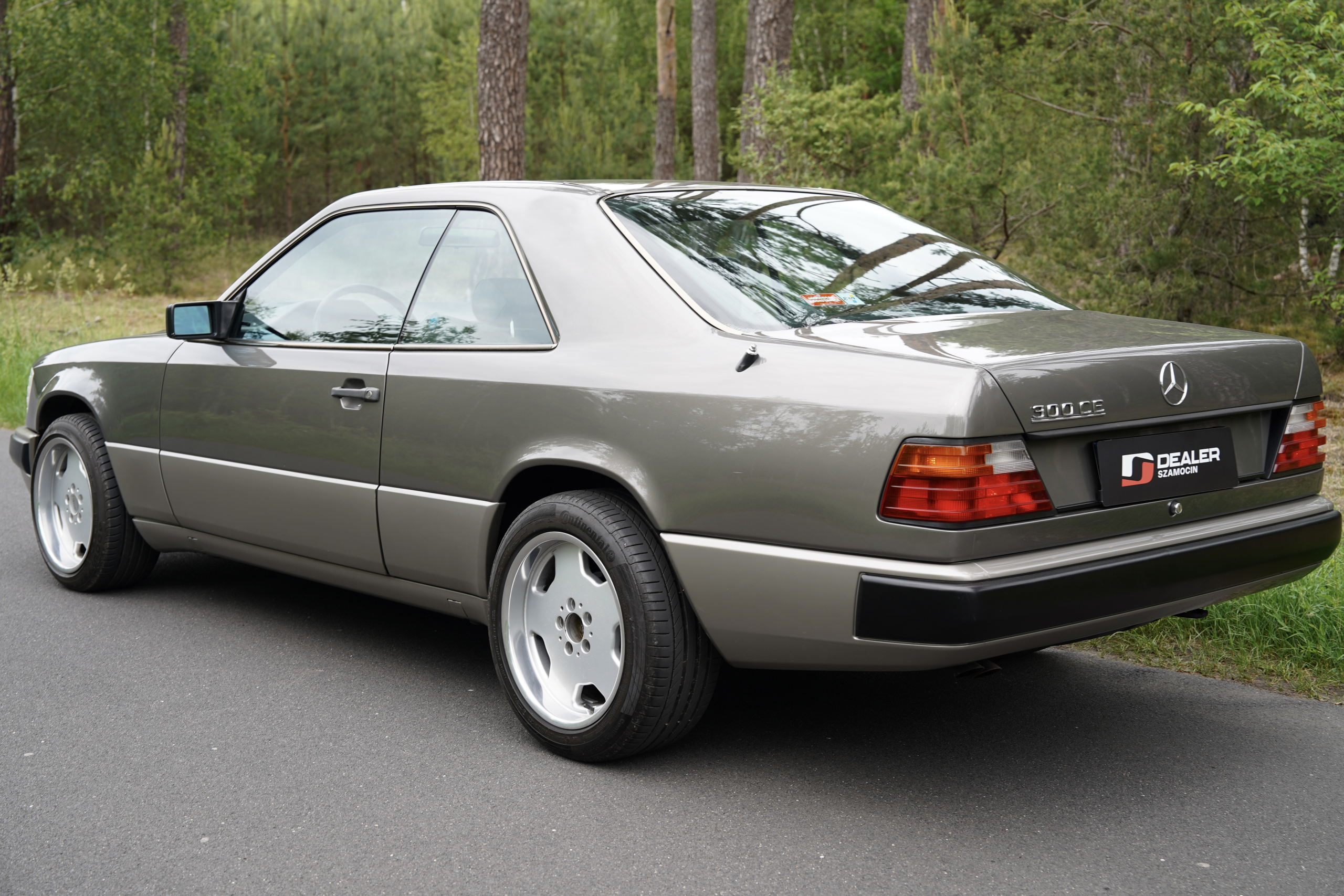 Mercedes-Benz 300 CE Coupe - obrazek 6