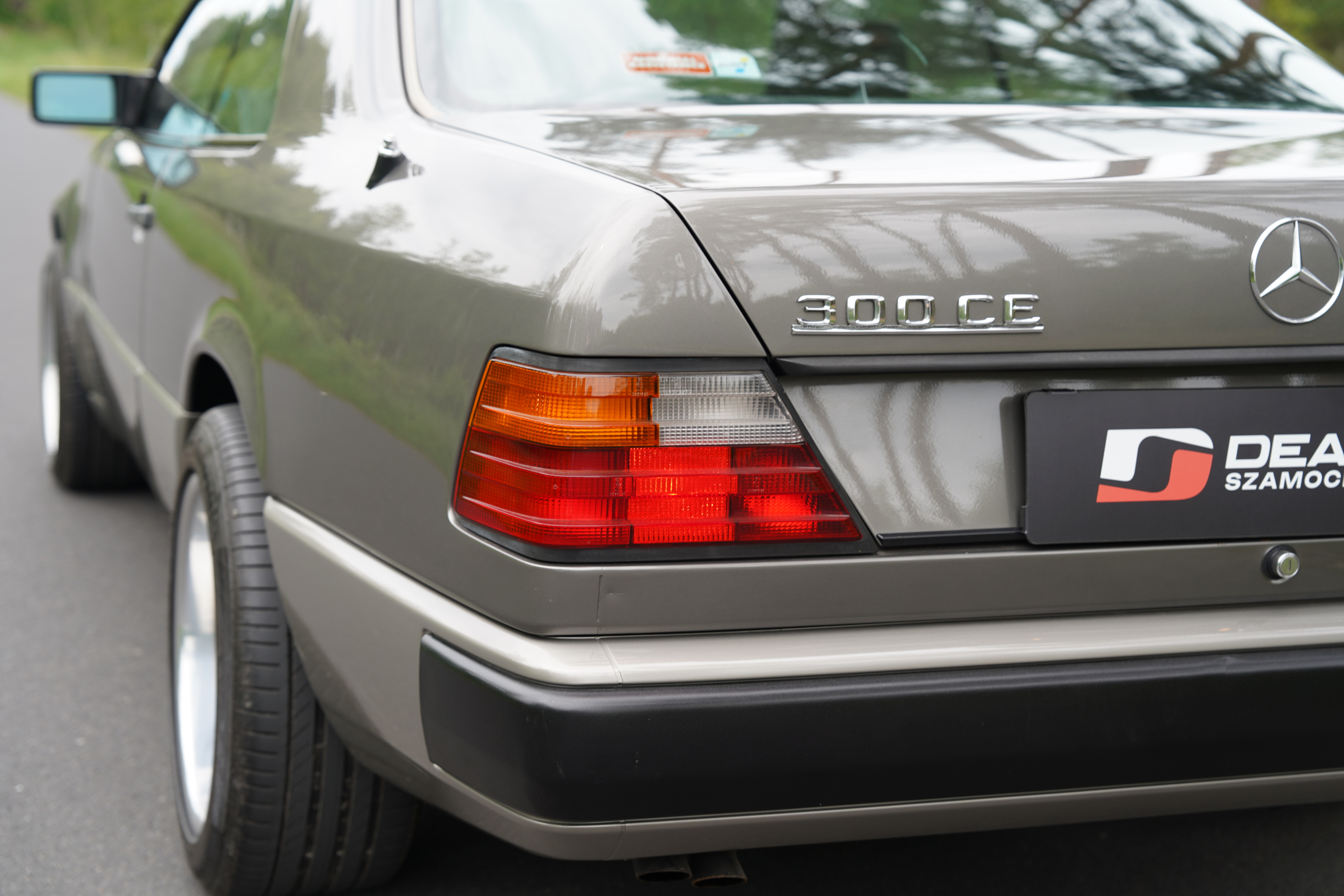 Mercedes-Benz 300 CE Coupe - obrazek 8