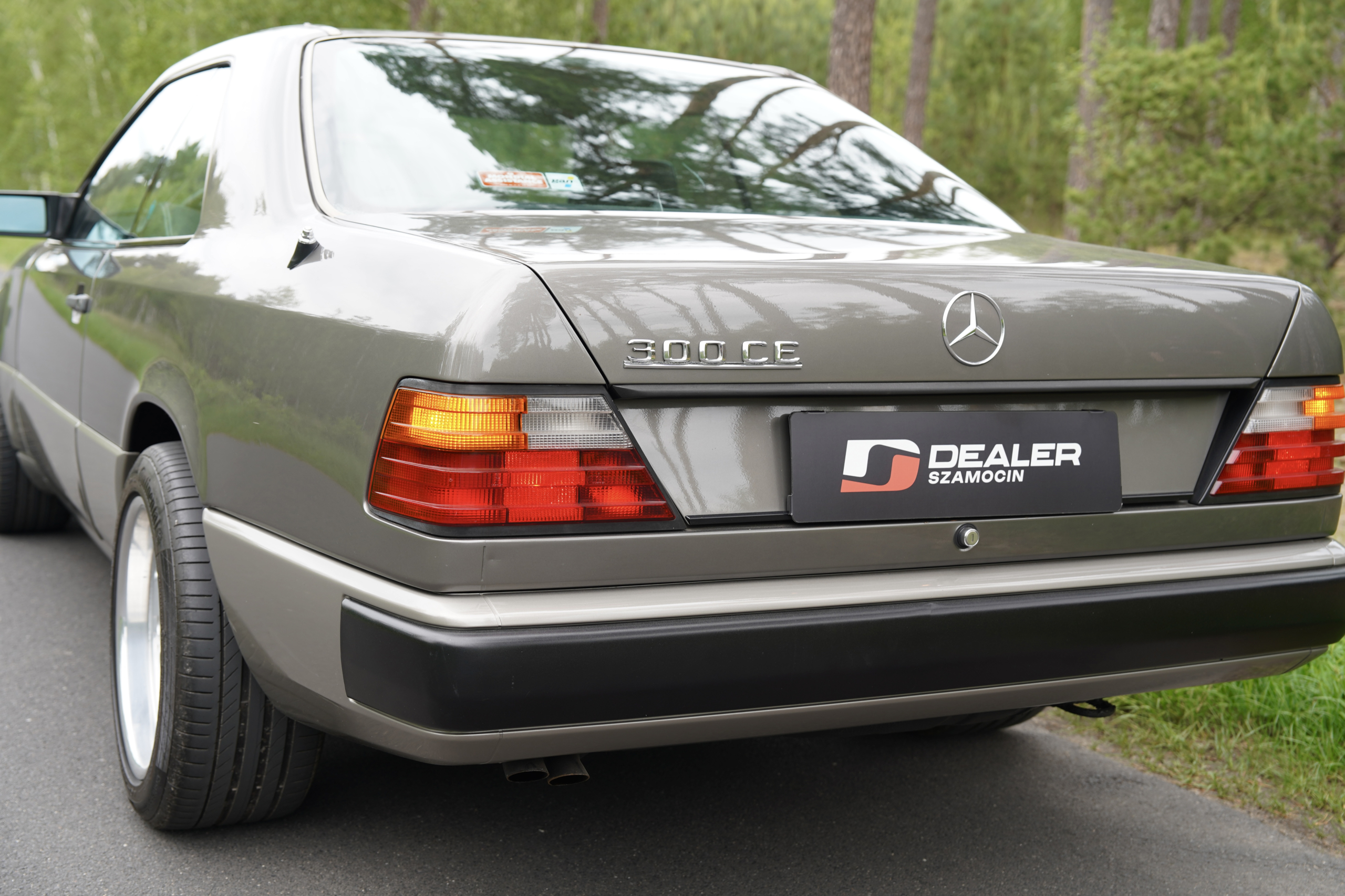 Mercedes-Benz 300 CE Coupe - obrazek 9
