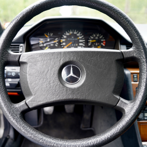 Mercedes-Benz 300 CE Coupe - obrazek 10
