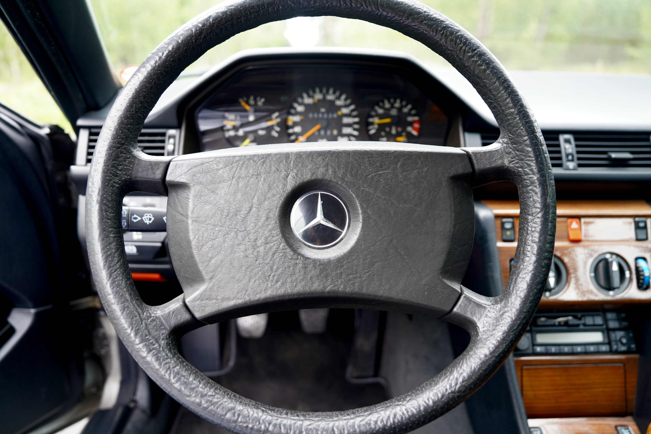 Mercedes-Benz 300 CE Coupe - obrazek 10