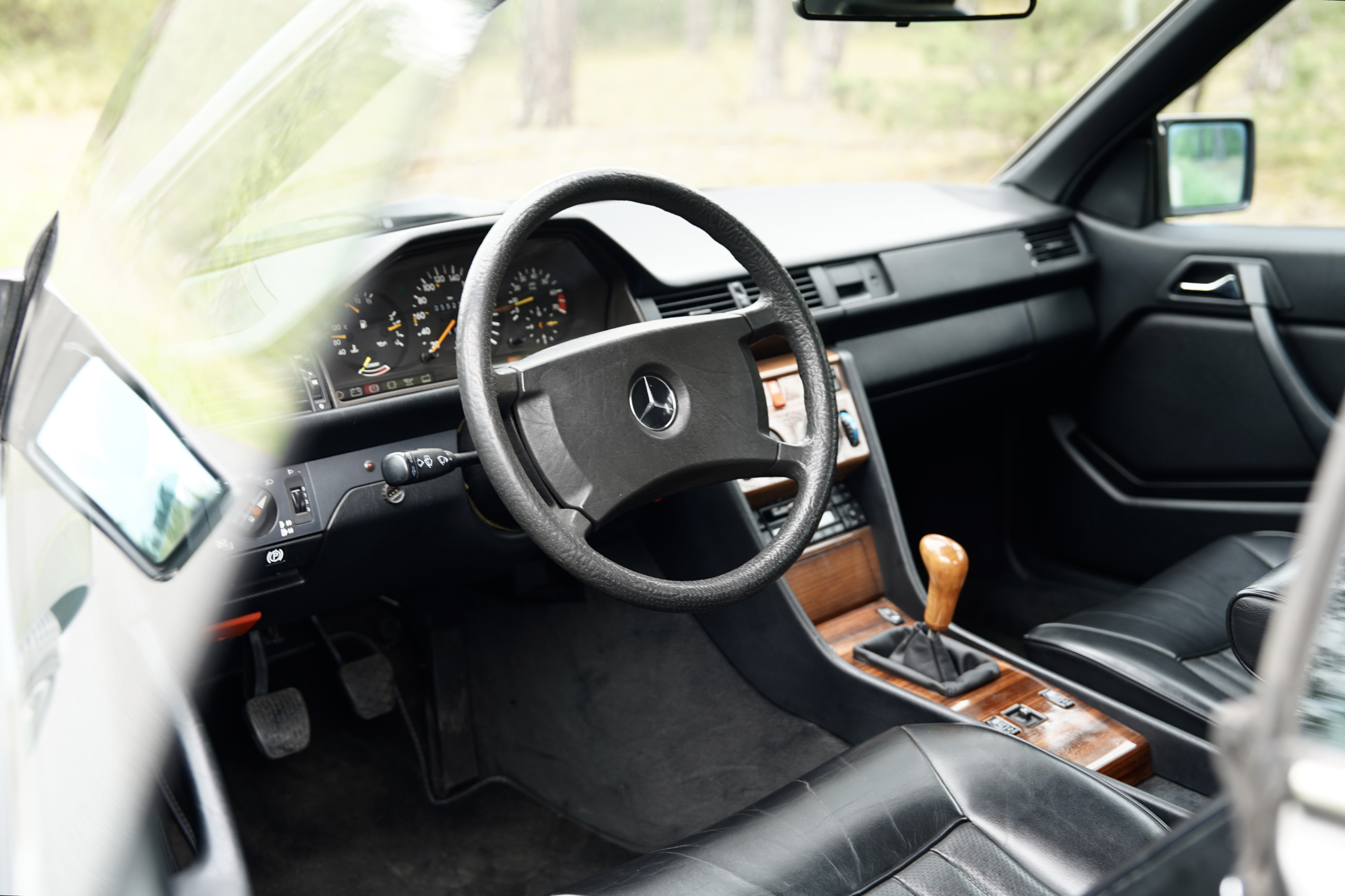 Mercedes-Benz 300 CE Coupe - obrazek 13