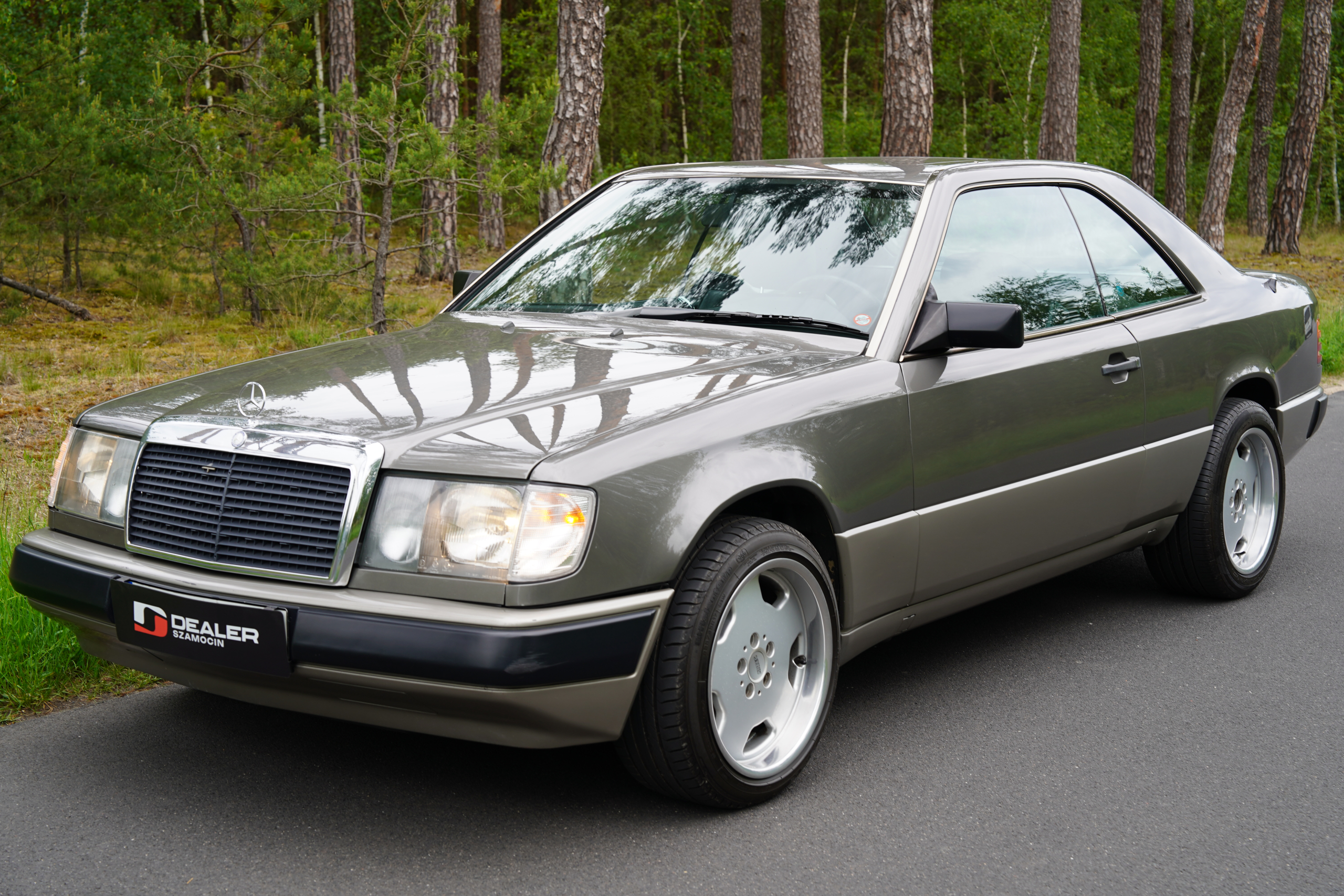 Mercedes-Benz 300 CE Coupe - obrazek 15