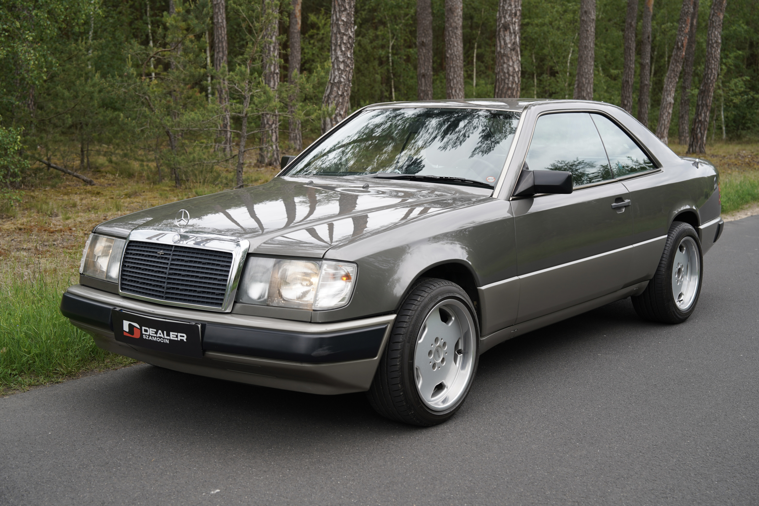 Mercedes-Benz 300 CE Coupe - obrazek 22