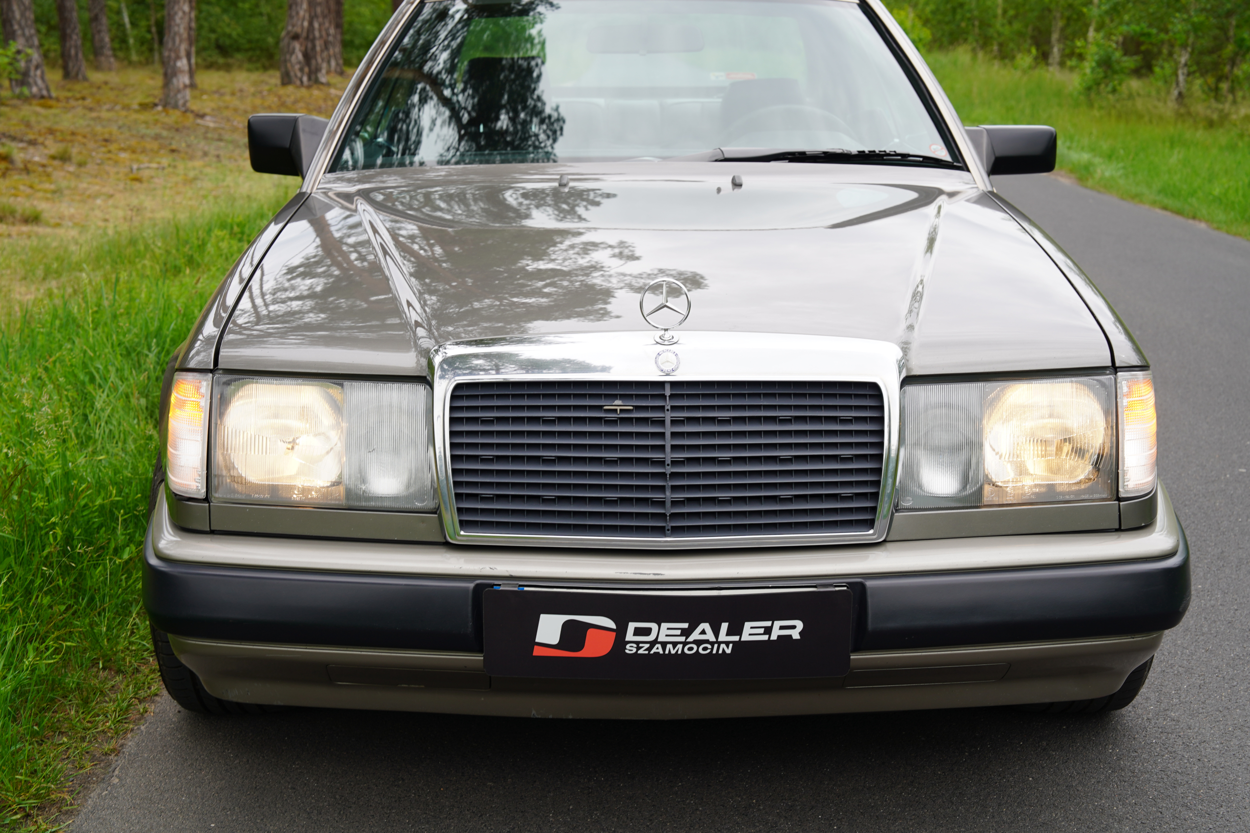 Mercedes-Benz 300 CE Coupe - obrazek 16
