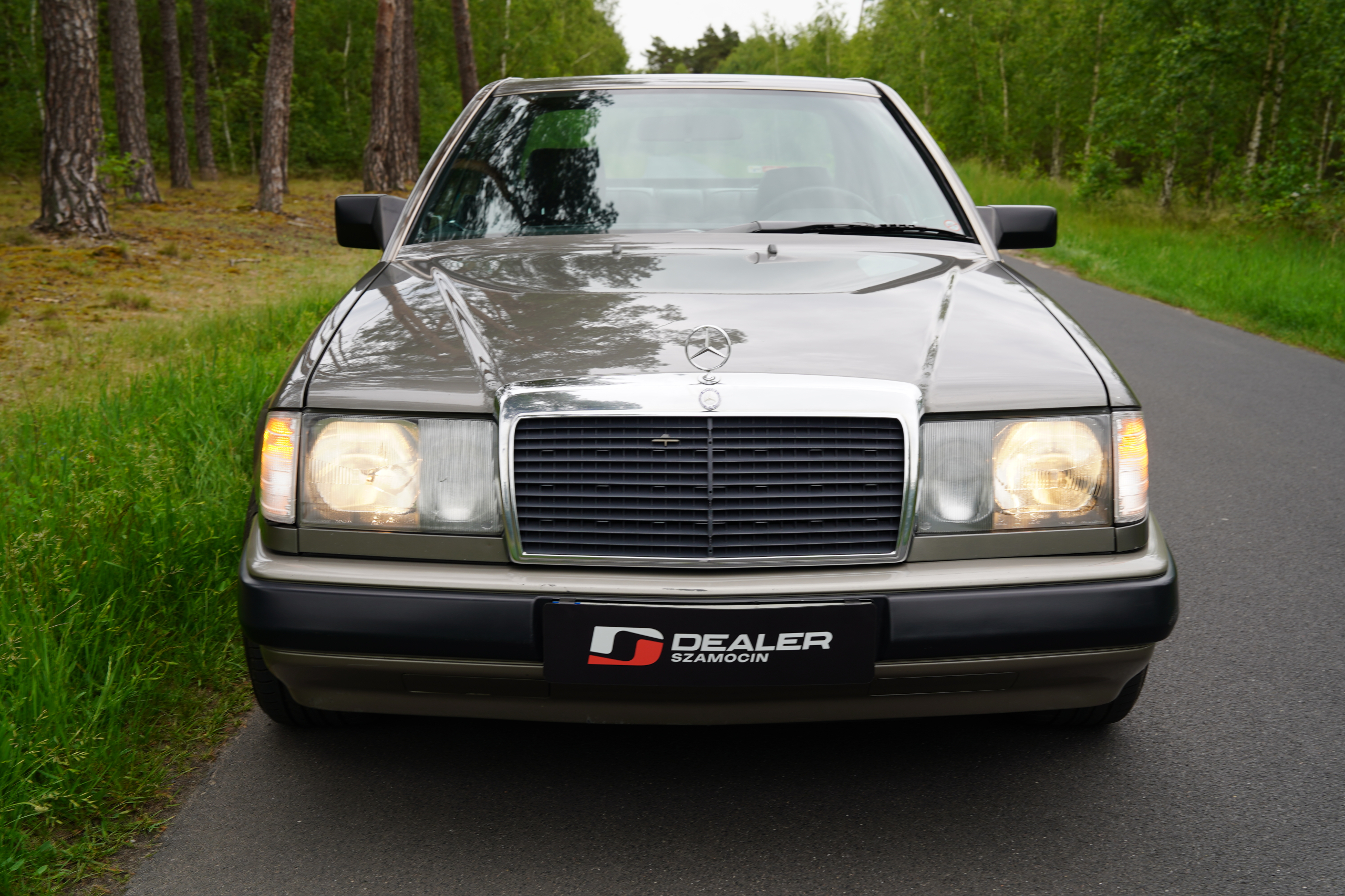 Mercedes-Benz 300 CE Coupe - obrazek 23