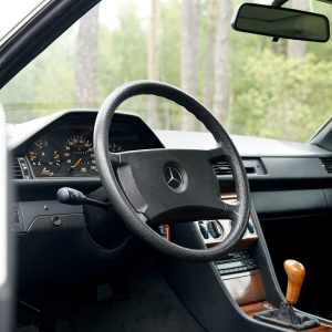 Mercedes-Benz 300 CE Coupe - obrazek 18