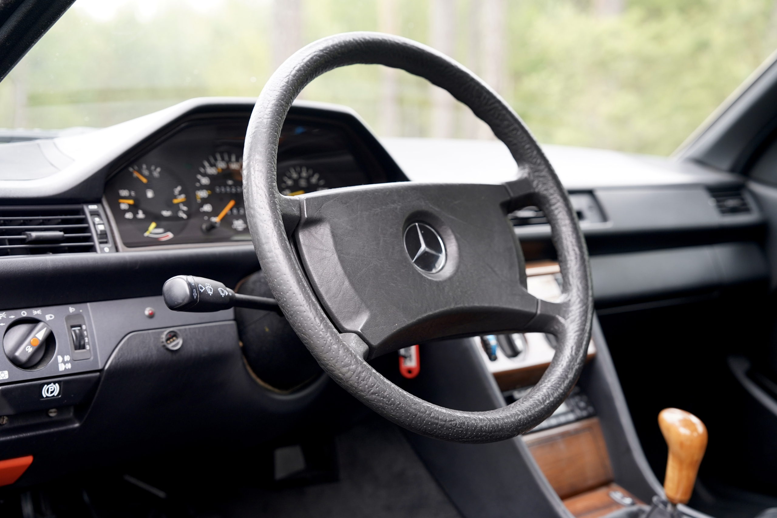 Mercedes-Benz 300 CE Coupe - obrazek 19