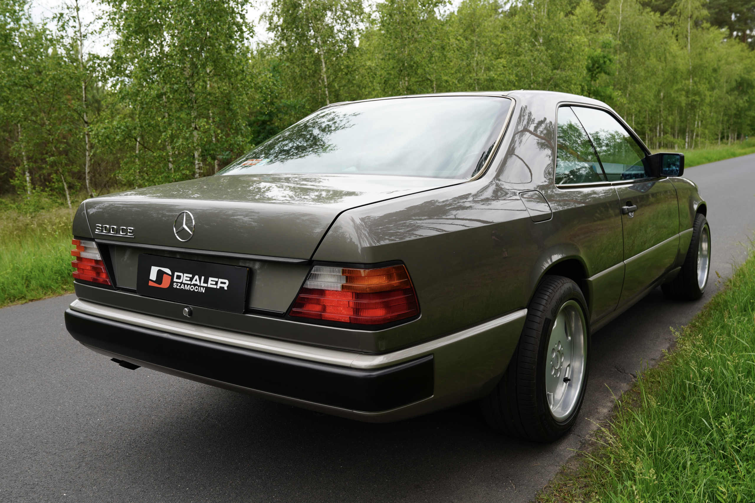 Mercedes-Benz 300 CE Coupe - obrazek 17
