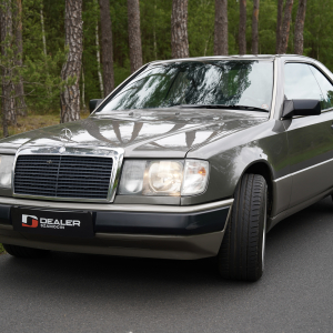Mercedes-Benz 300 CE Coupe - obrazek 2