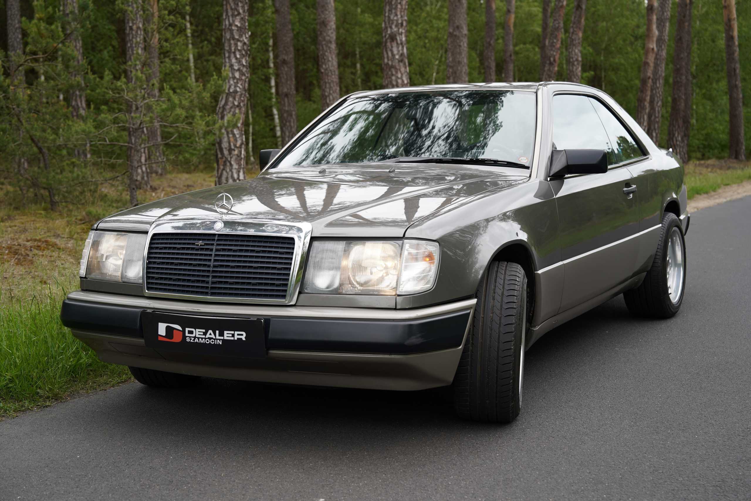 Mercedes-Benz 300 CE Coupe - obrazek 2