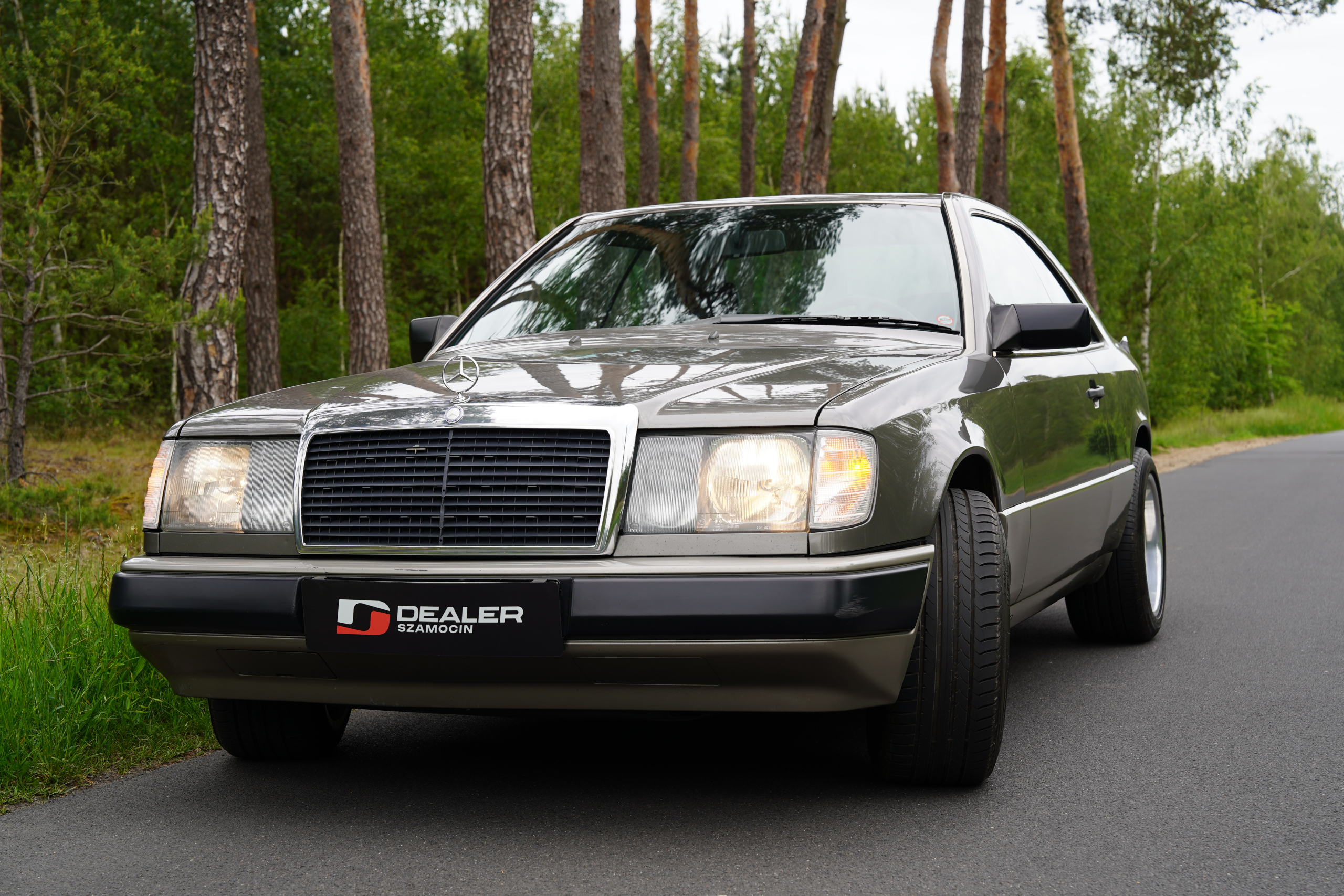 Mercedes-Benz 300 CE Coupe - obrazek 5