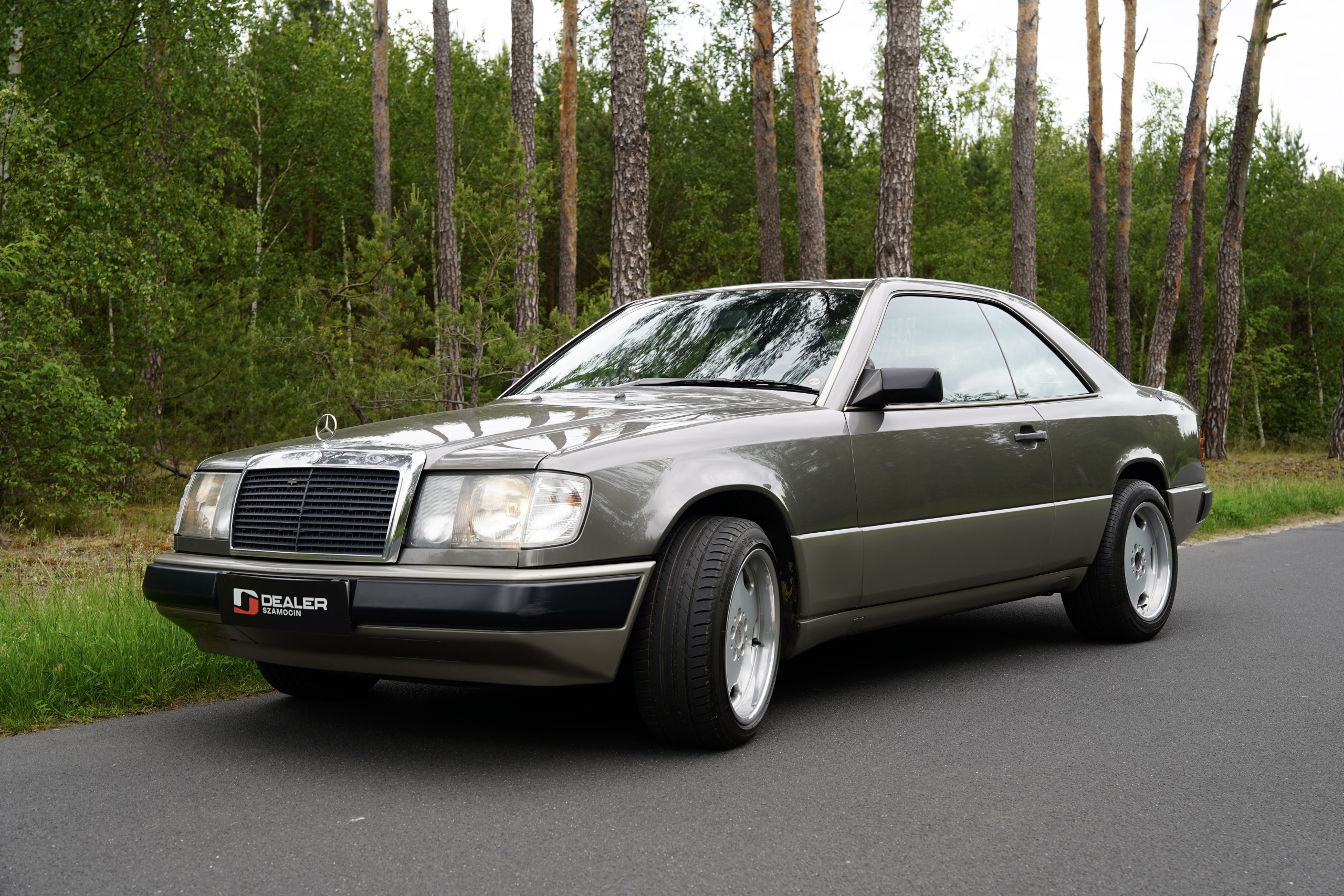 Mercedes-Benz 300 CE Coupe - obrazek 24