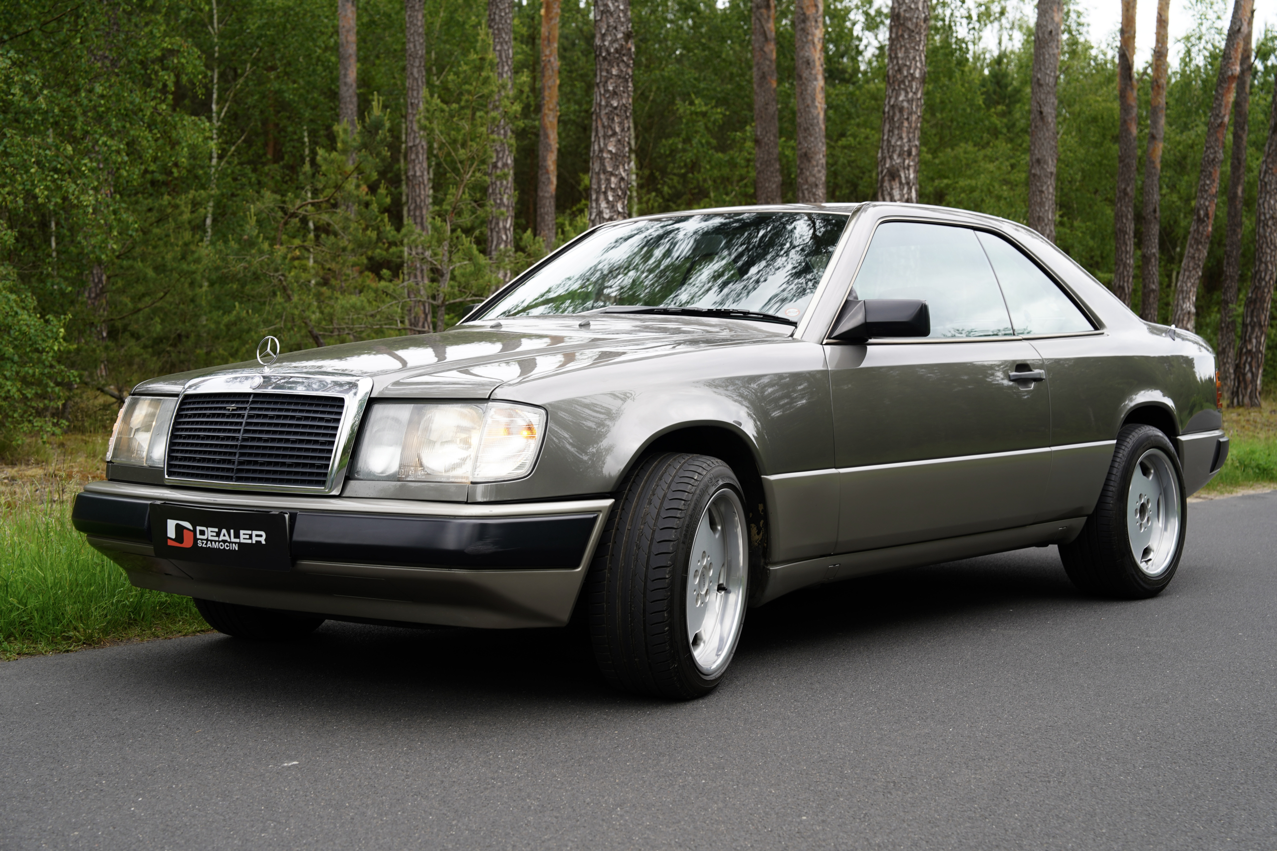 Mercedes-Benz 300 CE Coupe - obrazek 25
