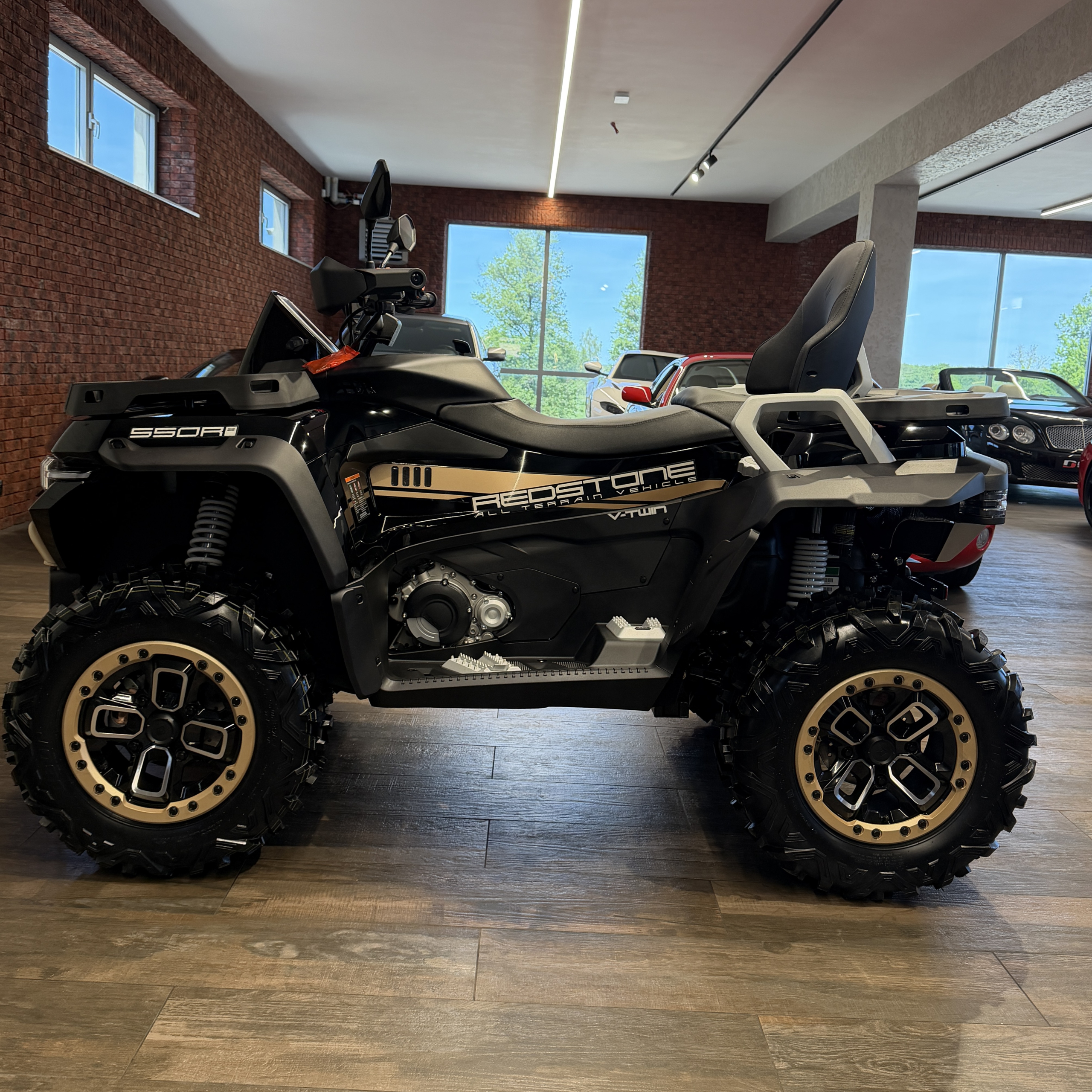 Benda Redstone 550 R2 Exclusive Polar Night Black - obrazek 2