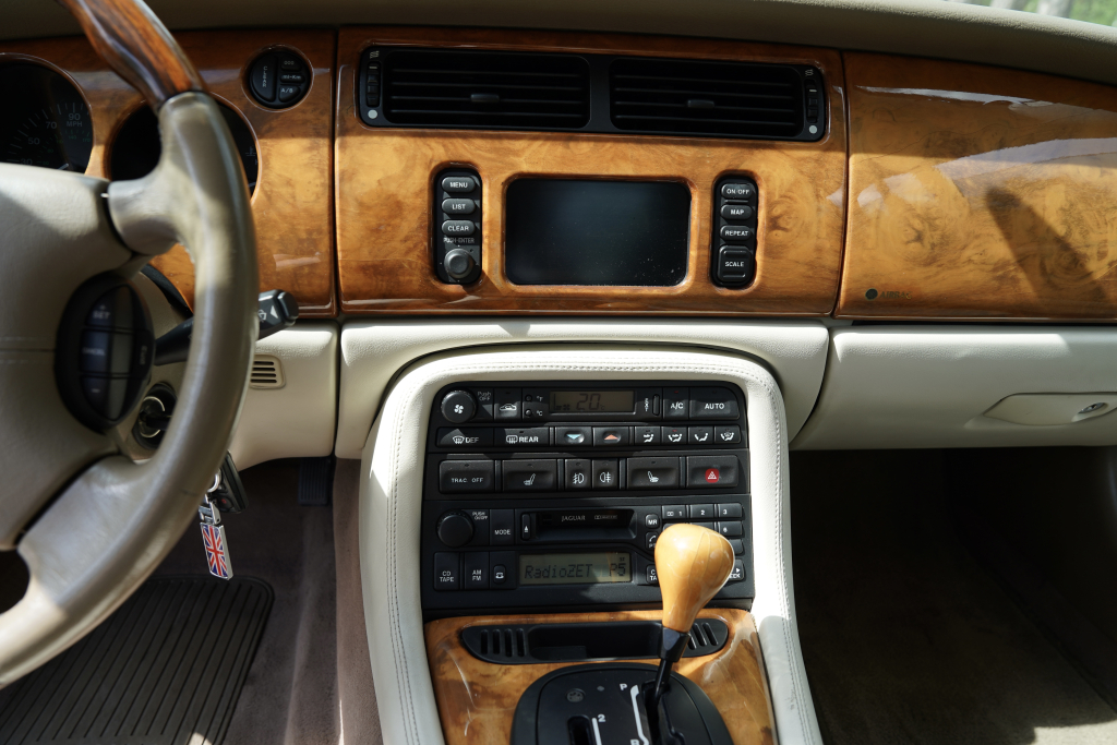 Jaguar XK8 4.0 V8 290 KM | 2001 r.