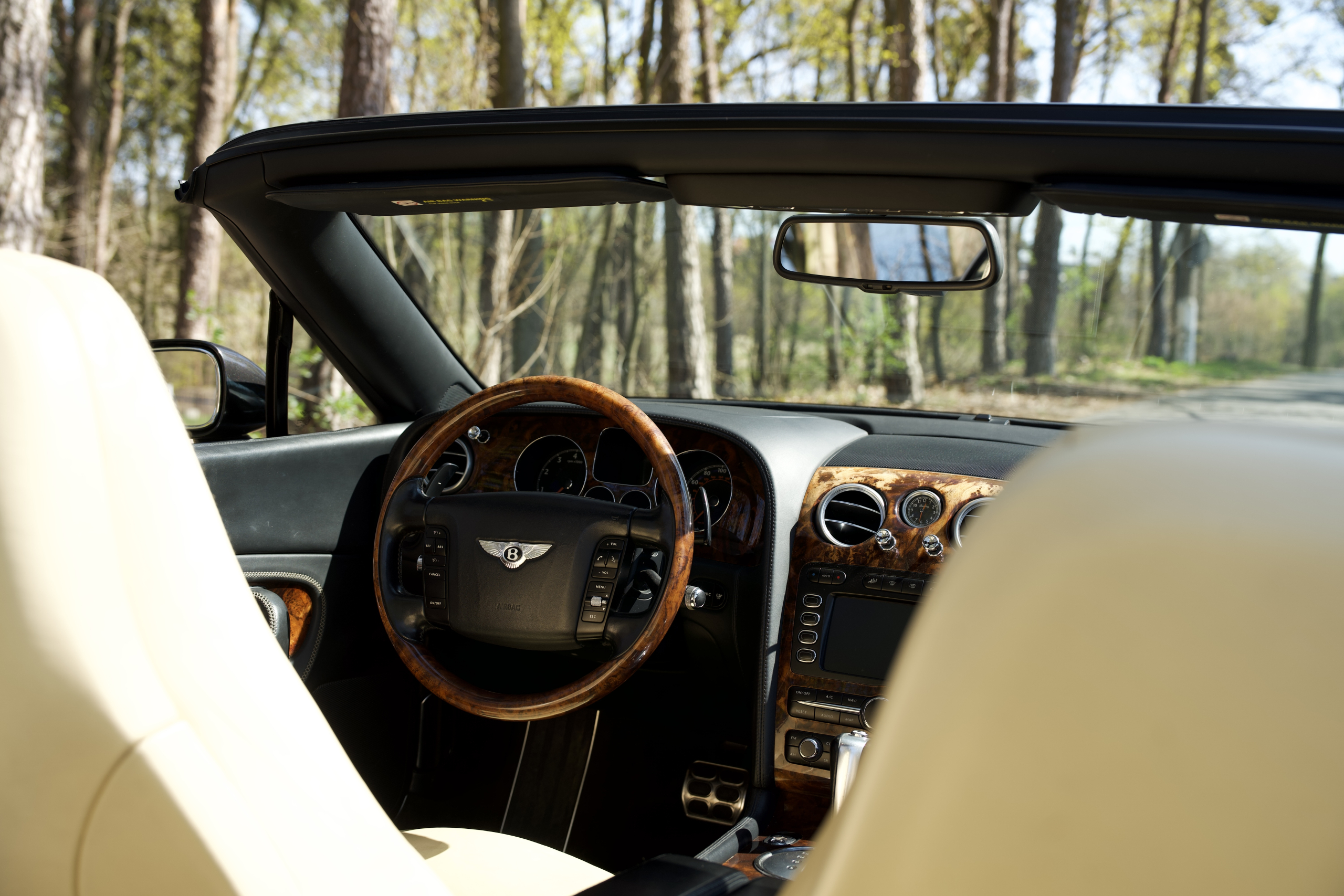 BENTLEY CONTINENTAL GTC 6.0 W12 AWD - obrazek 18