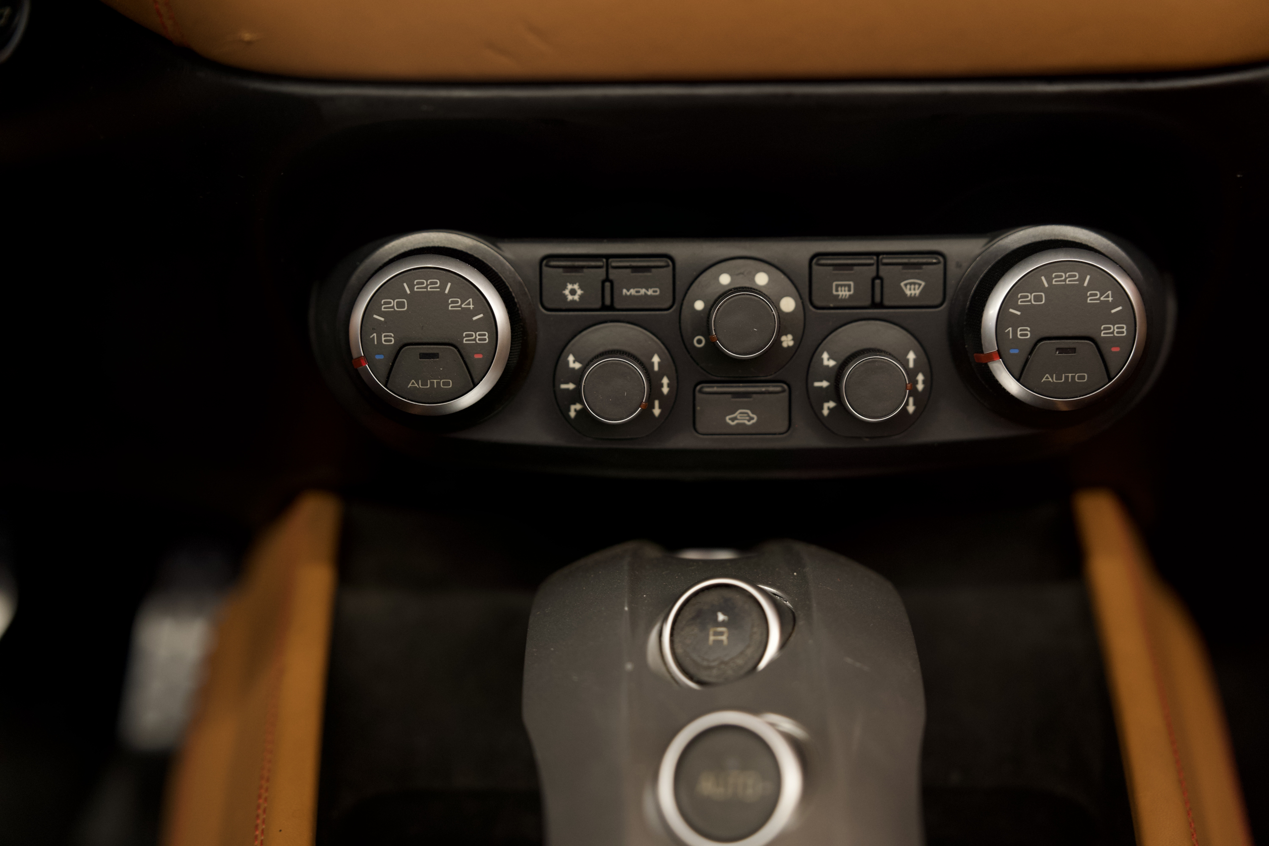 FERRARI CALIFORNIA T 2015 - obrazek 24