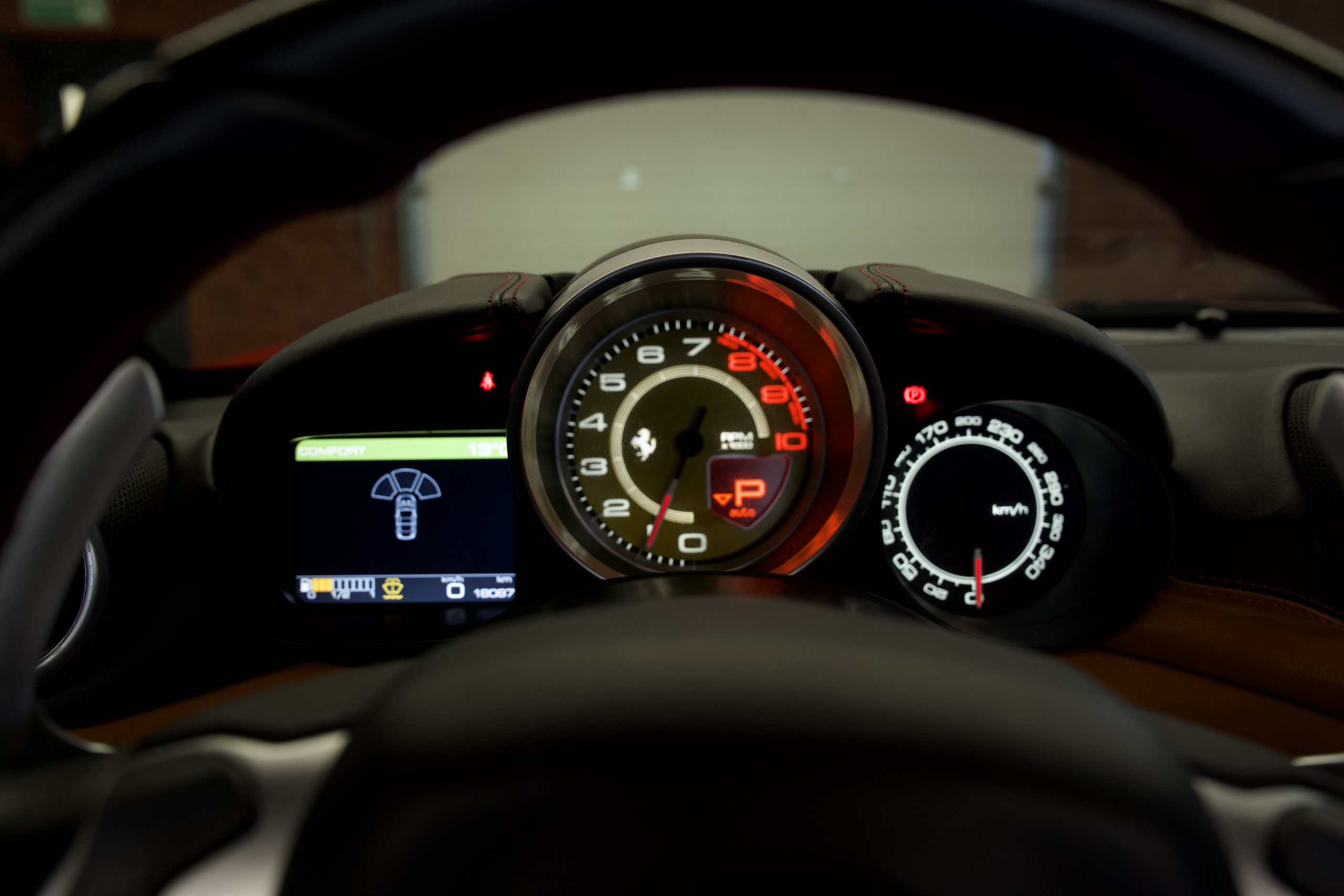 FERRARI CALIFORNIA T 2015 - obrazek 34