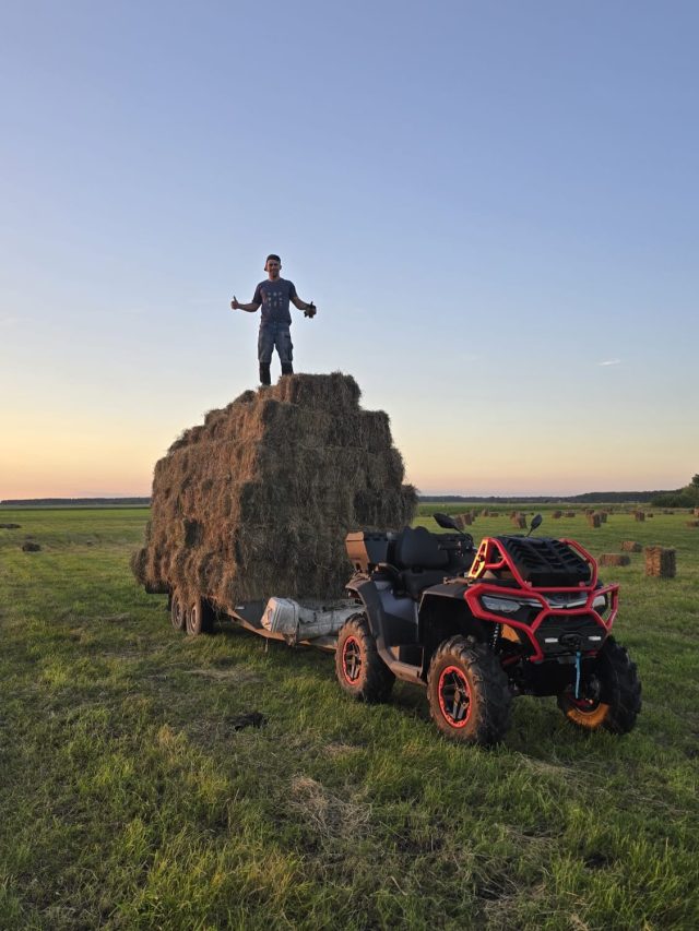 🌾 Tak pracuje sprzęt od Dealer Szamocin! 💪

Nic nie cieszy bardziej niż wiadomości od zadowolonych klientów. Dziękujemy za przesłane zdjęcia – CFMOTO CFORCE 1000 MUD nie tylko świetnie wygląda, ale przede wszystkim każdego dnia udowadnia, że jest stworzony do ciężkiej pracy.

To właśnie w takich warunkach CFMOTO pokazuje swój prawdziwy potencjał.🔥

Dziękujemy za zaufanie i życzymy, aby CFMOTO niezawodnie służyło przez długie lata! 🤝