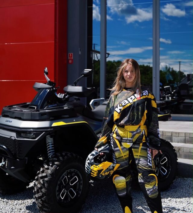 Styl ma znaczenie, ale bezpieczeństwo jeszcze bardziej.🔥

Przypominamy, że w sklepie Dealer Szamocin trwa promocja na odzież motocyklową, off-roadową i na skuter wodny. To idealny moment, aby skompletować swój strój na sezon – w atrakcyjnych cenach.

Kaski, spodnie, bluzy, rękawice, kamizelki ratunkowe, pianki i wiele więcej czeka na Was w naszym salonie.

Zapraszamy do Dealer Szamocin – sprawdź aktualne promocje i wybierz sprzęt, w którym będziesz jeździć komfortowo i bezpiecznie.😎